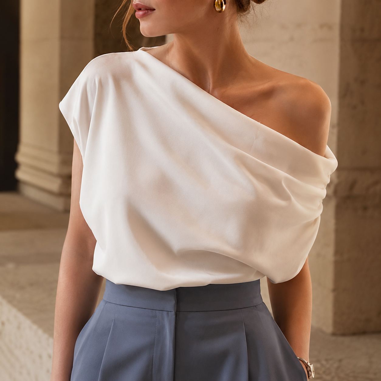 Effortless Style with an Asymmetric Shoulder Top Jumartins