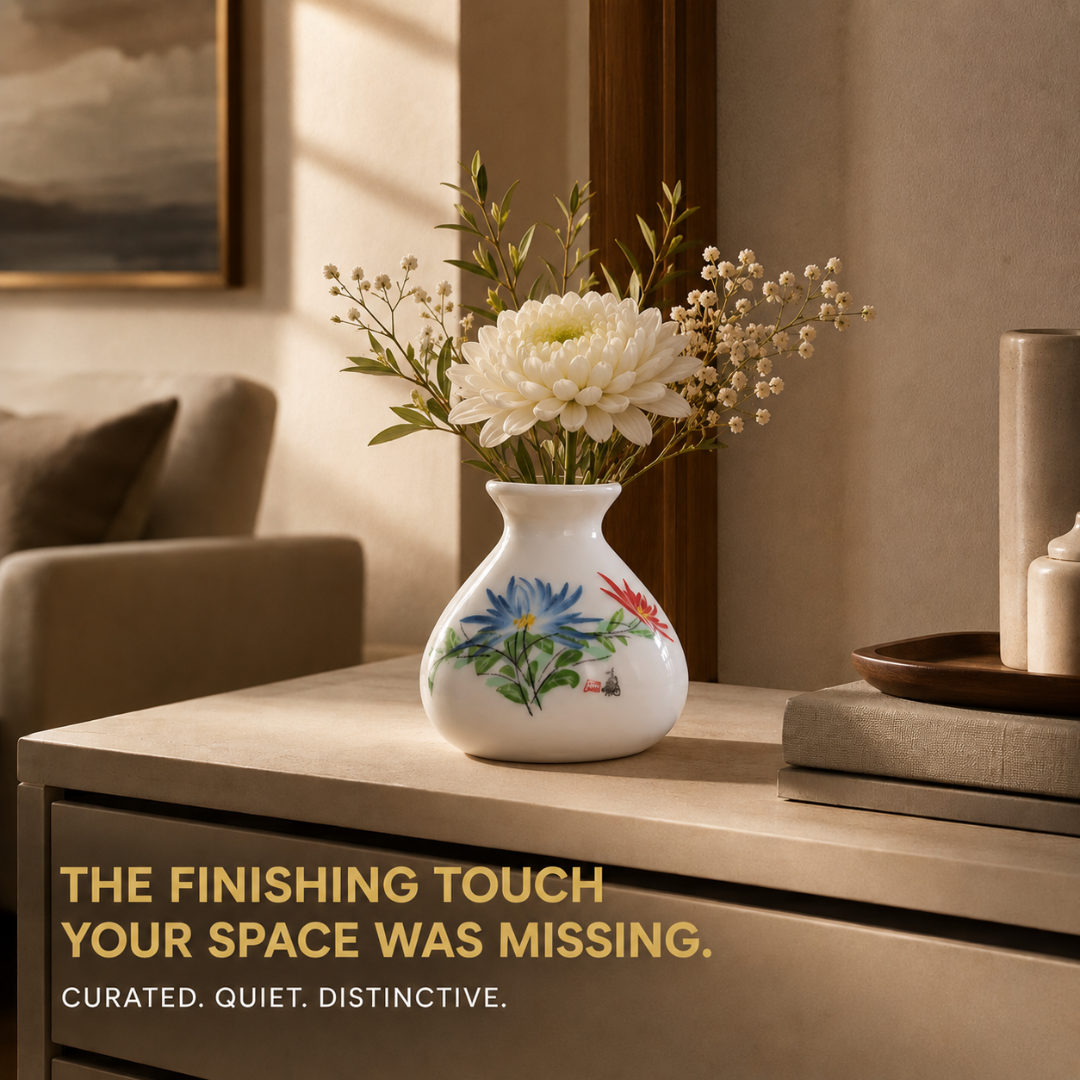 Retro Chinese Style Mini Ceramic Vase – White Niche Home Decor Ornament
