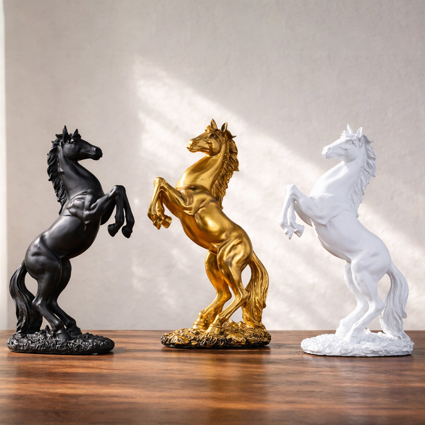 Resin Horse Statue Home Decor / Modern Interior Sculpture