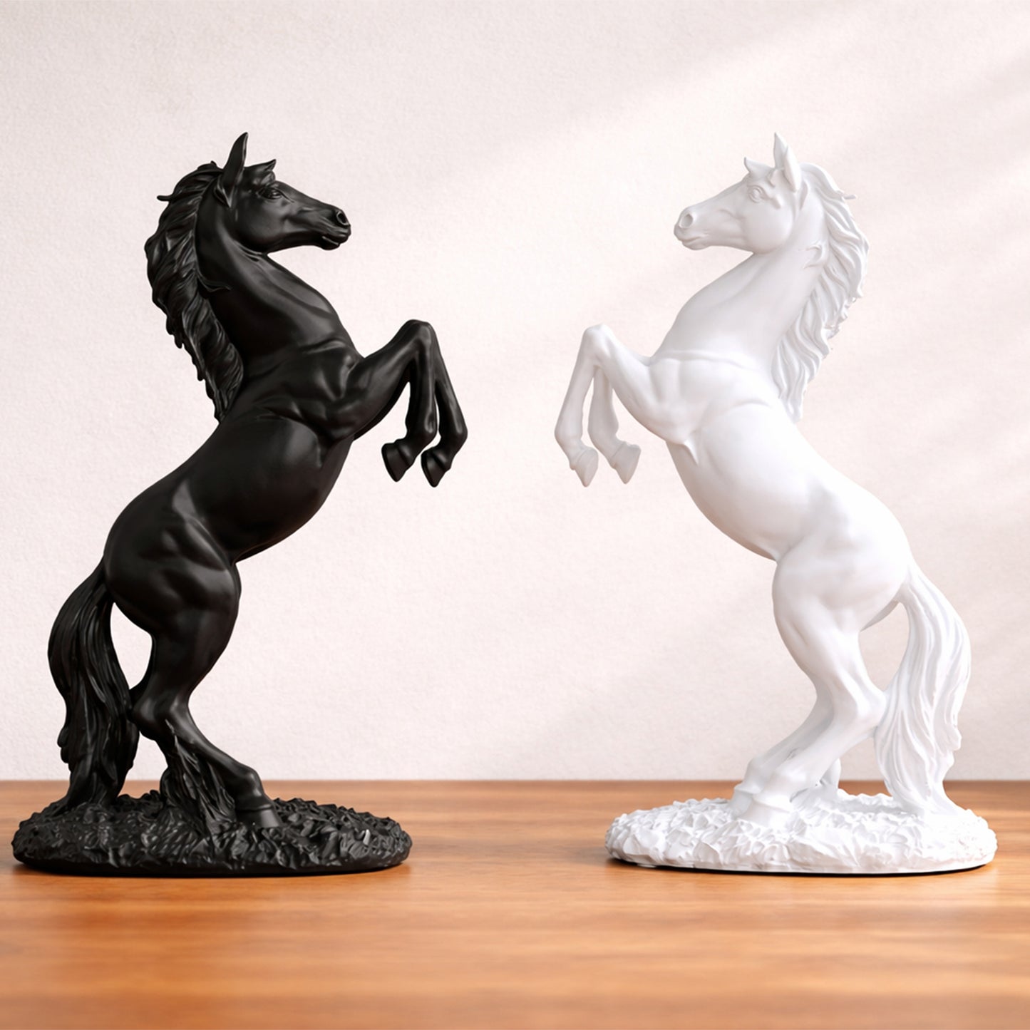 Resin Horse Statue Home Decor / Modern Interior Sculpture