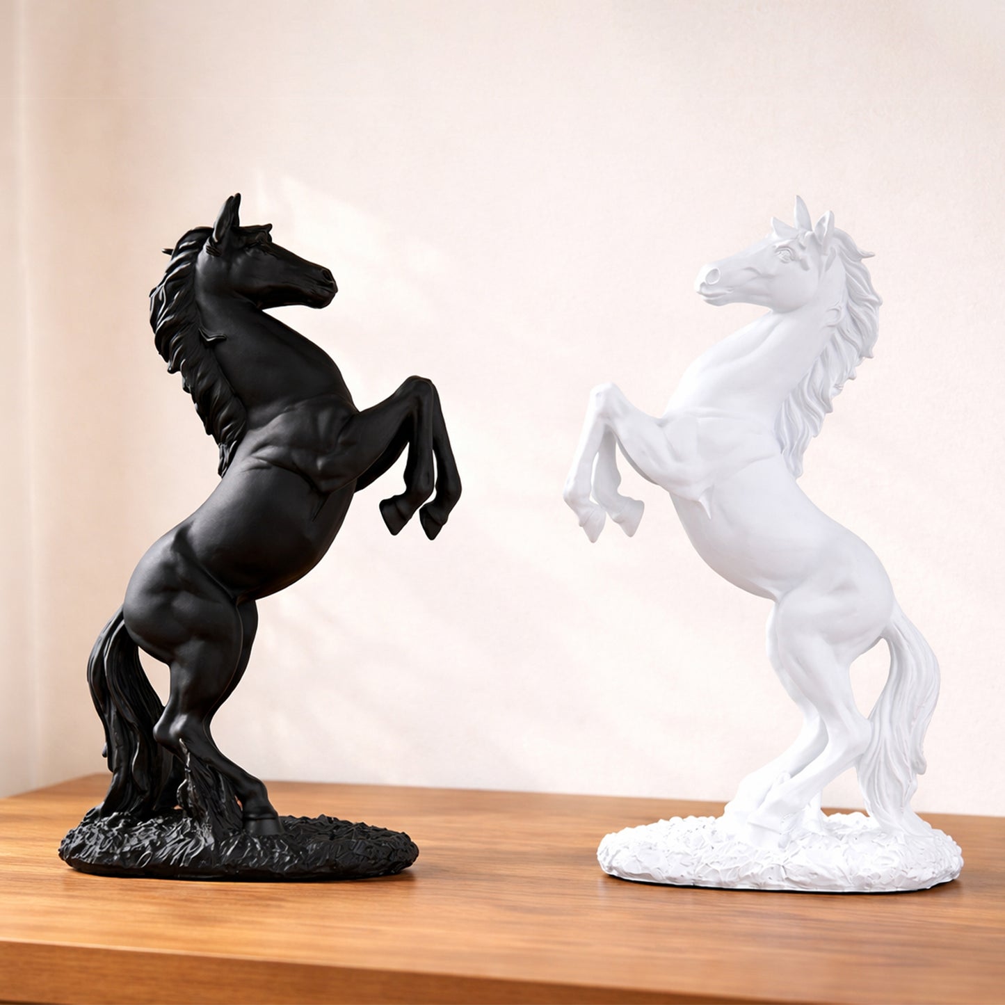 Resin Horse Statue Home Decor / Modern Interior Sculpture