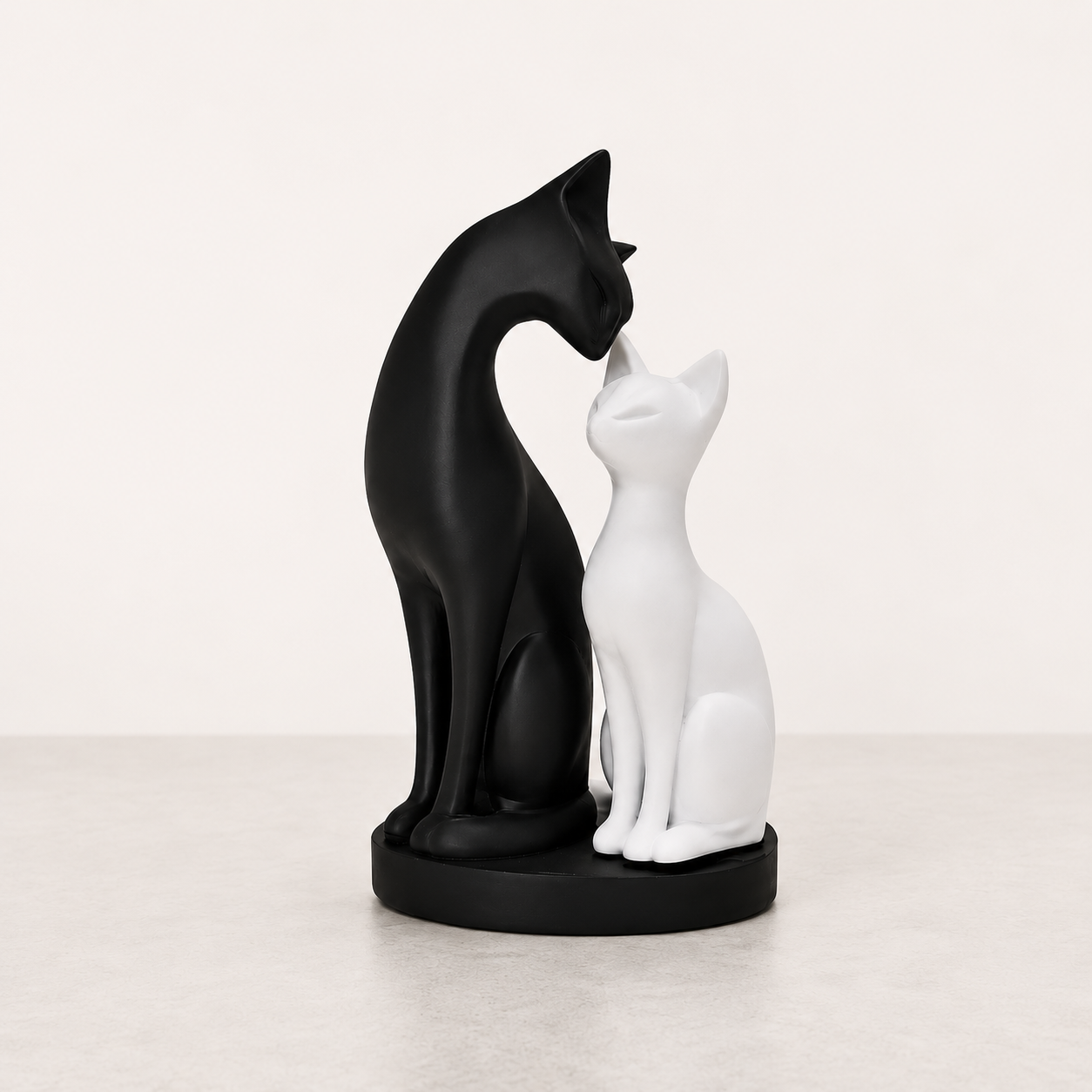 Black White Cat Couple Figurine Romantic Animal Sculpture Modern Shelf Desk Home Decor Gift