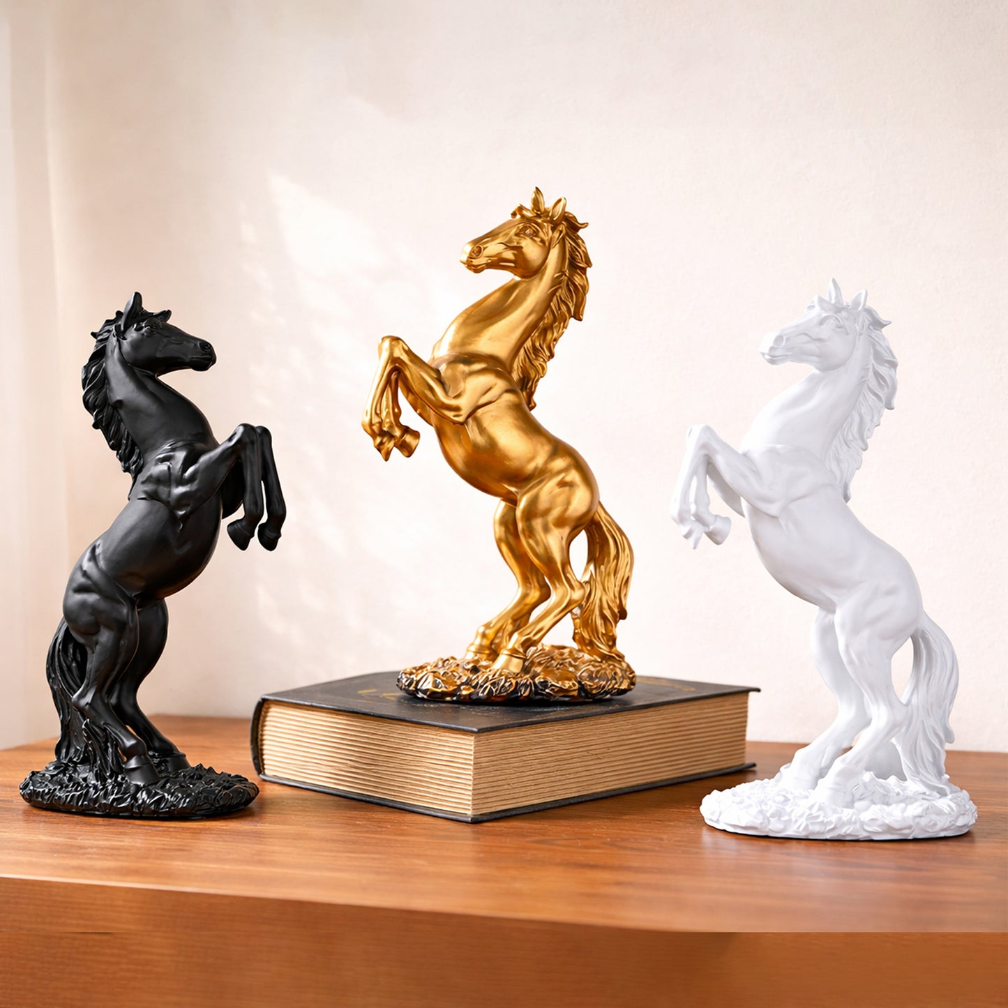 Resin Horse Statue Home Decor / Modern Interior Sculpture